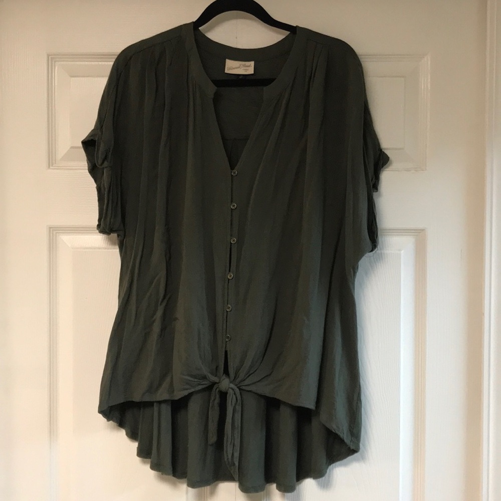 Universal Thread Tie Front Top